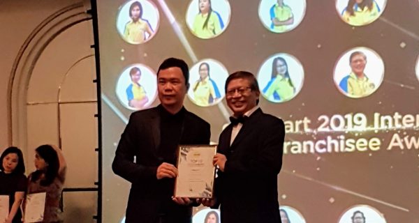 Global Art Hougang Bedok Yishun Principal Received 2019 Global Art International Franchisee Award